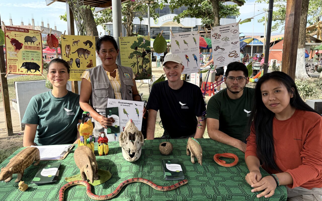 Participantes en un proyecto de educación ambiental en Perú